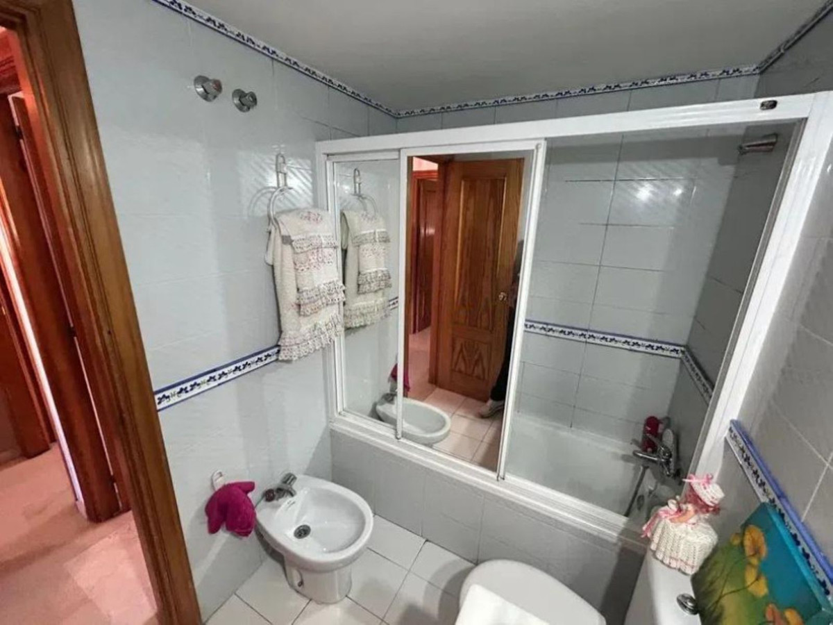 4 Bedroom Apartment for Sale in Estepona — 8