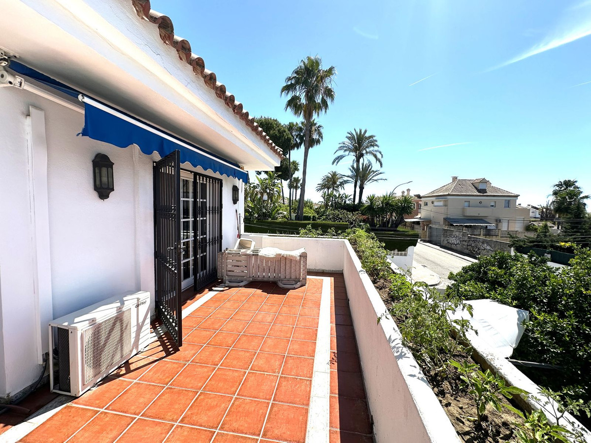 5 Bedroom Villa for Sale in San Pedro de Alcántara — 2