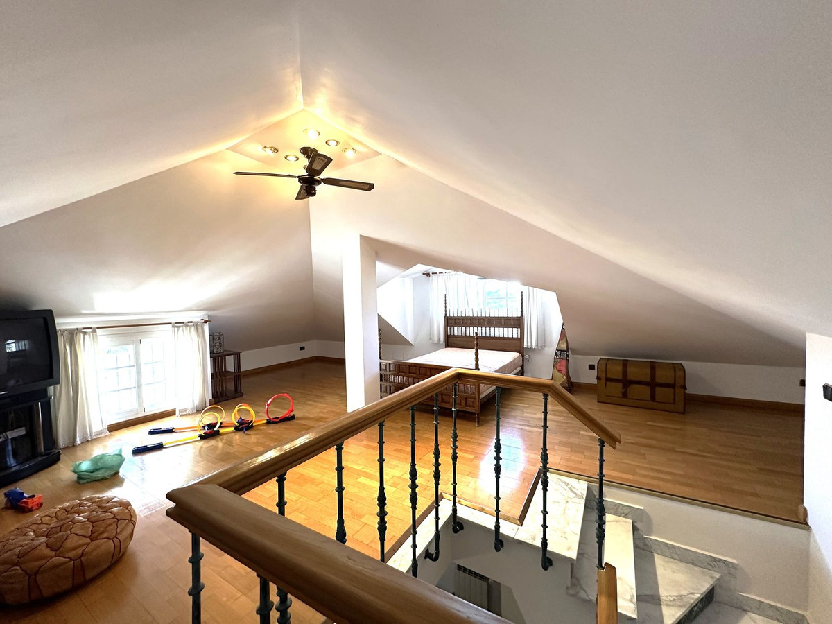 5 Bedroom Villa for Sale in San Pedro de Alcántara — 9