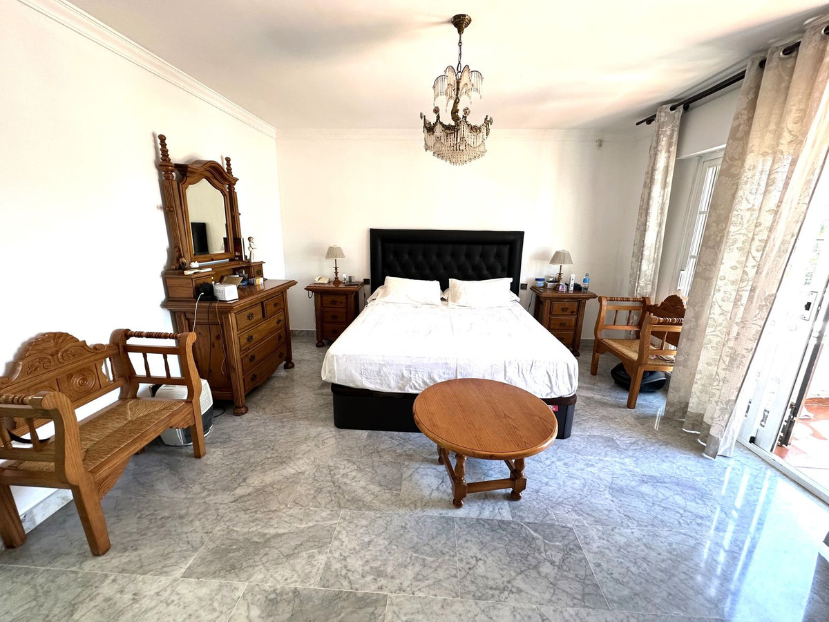5 Bedroom Villa for Sale in San Pedro de Alcántara — view 10