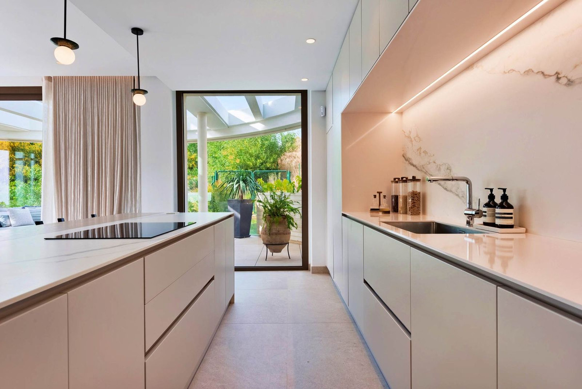 3 Bedroom Apartment for Sale in Nueva Andalucía — view 11