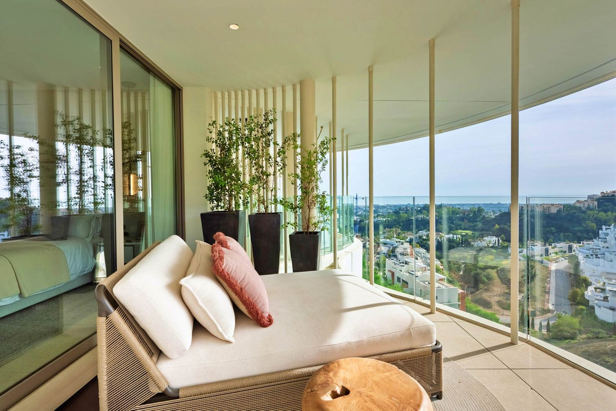 3 Bedroom Apartment for Sale in Nueva Andalucía — 3