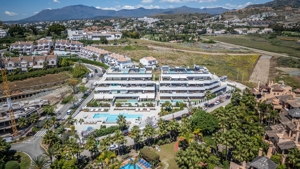 5 Bedroom Apartment for Sale in Estepona — 2