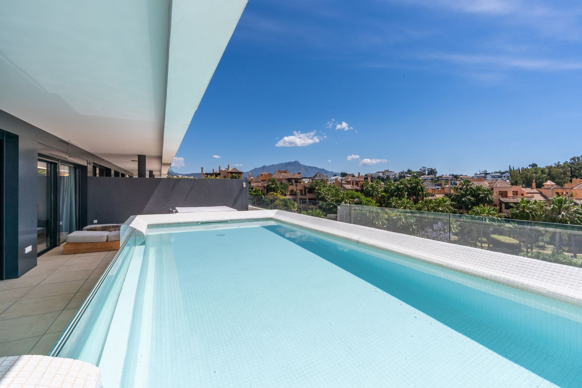 5 Bedroom Apartment for Sale in Estepona — 3