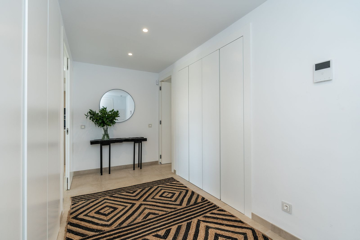 5 Bedroom Apartment for Sale in Estepona — 4