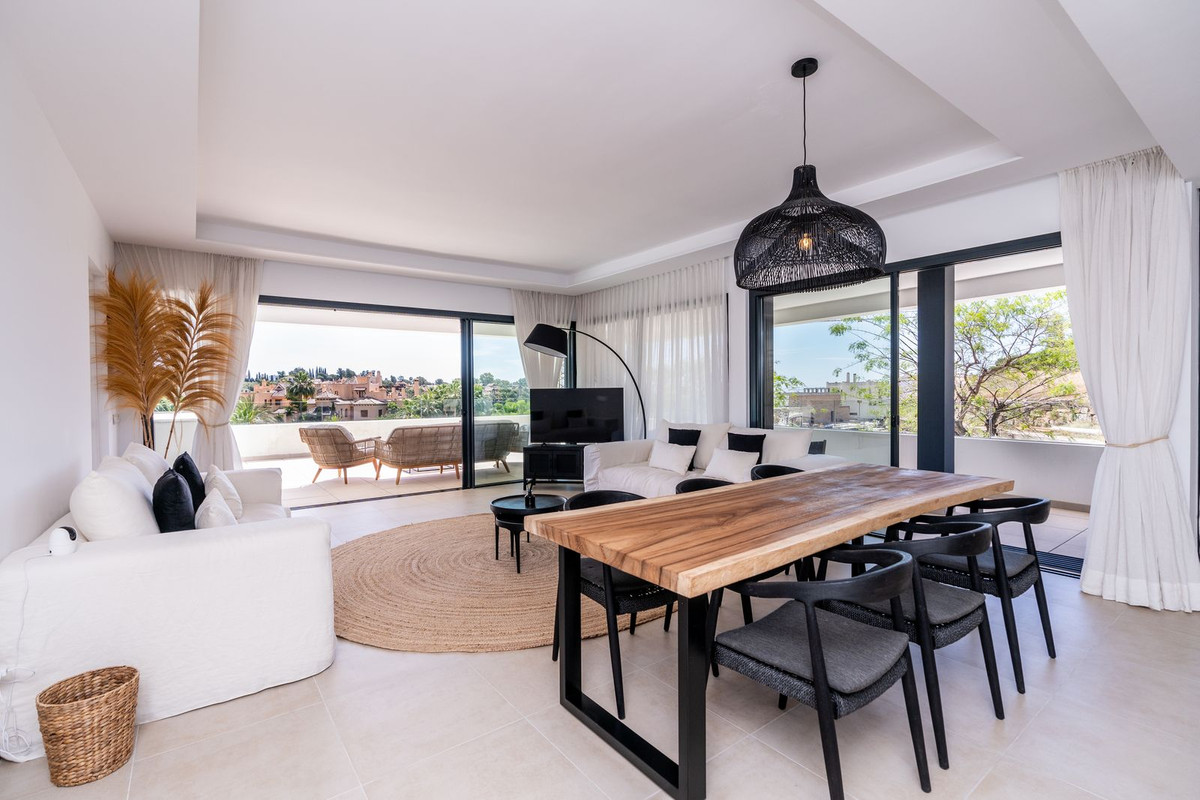 5 Bedroom Apartment for Sale in Estepona — 5
