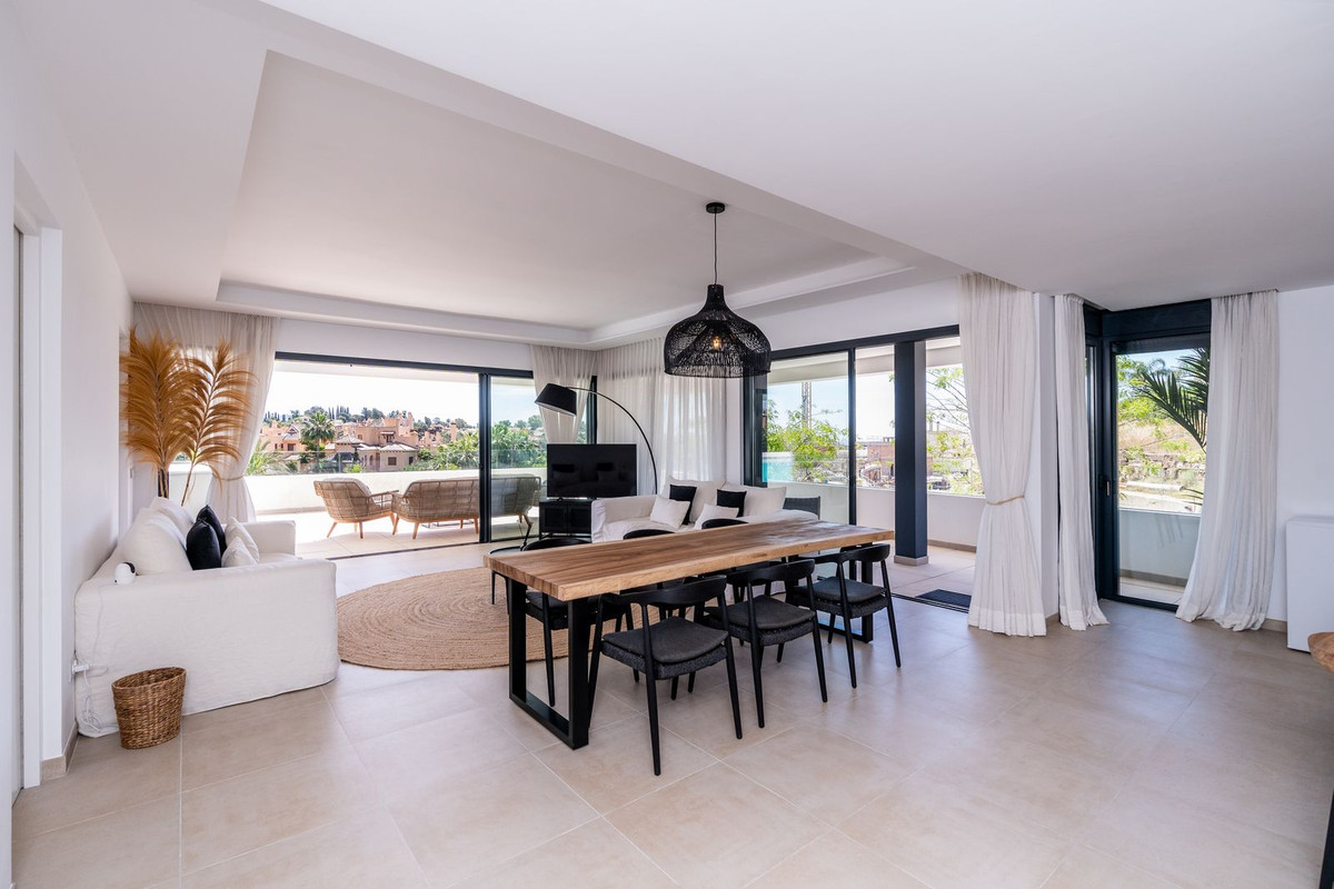 5 Bedroom Apartment for Sale in Estepona — 8