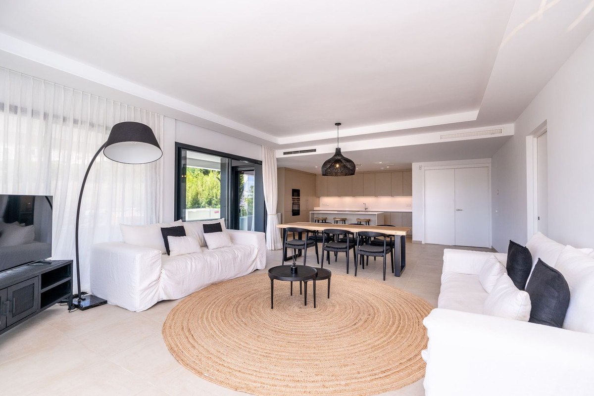 5 Bedroom Apartment for Sale in Estepona — 9