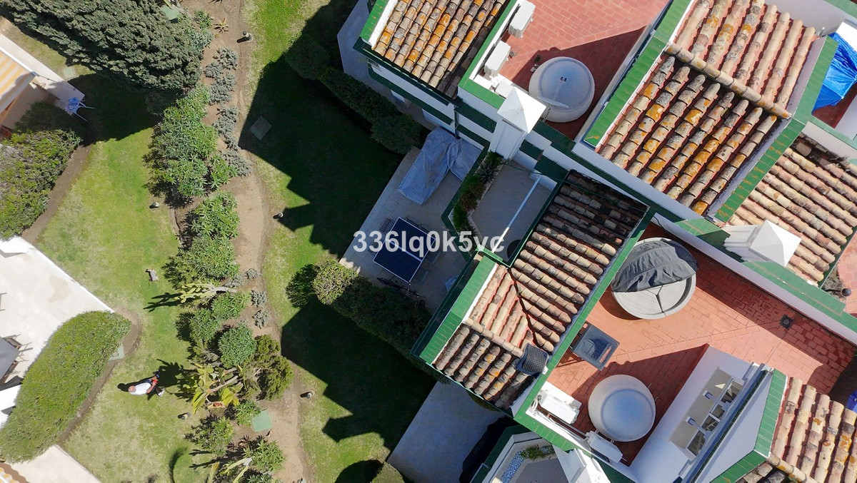 5 Bedroom Villa for Sale in Estepona