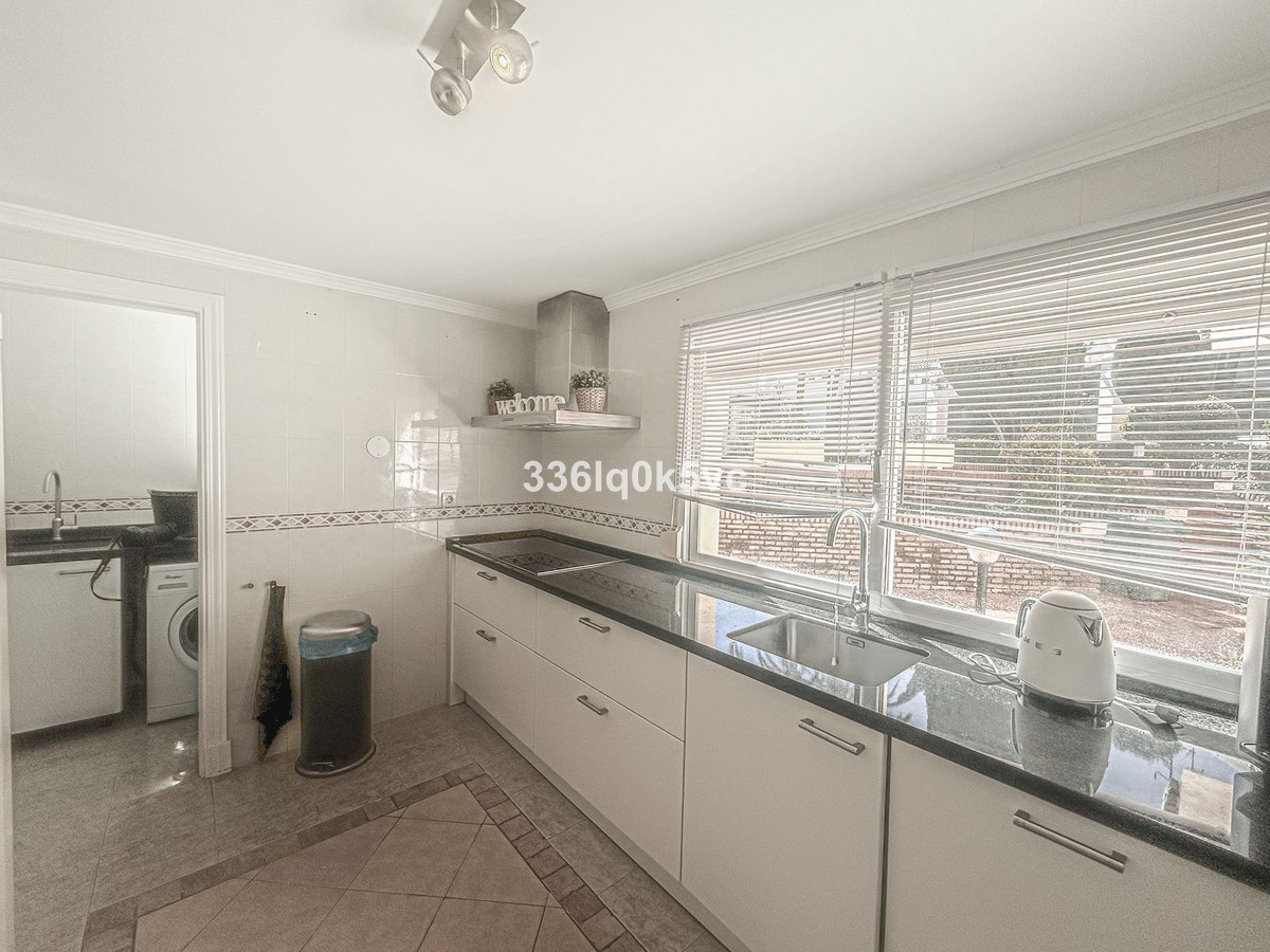 5 Bedroom Villa for Sale in Estepona — 3