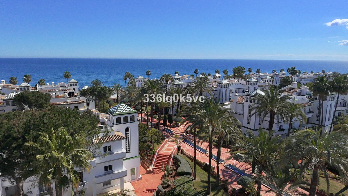 5 Bedroom Villa for Sale in Estepona — 4
