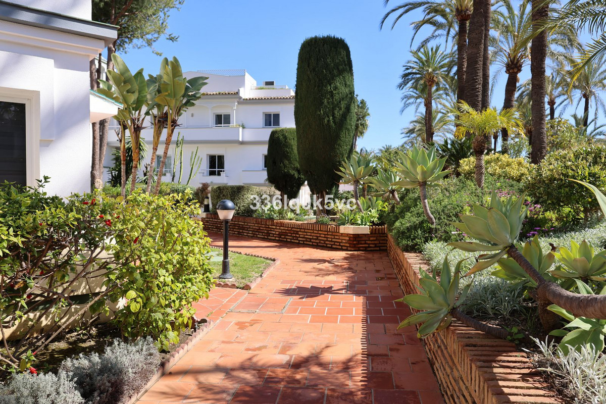 5 Bedroom Villa for Sale in Estepona — 5