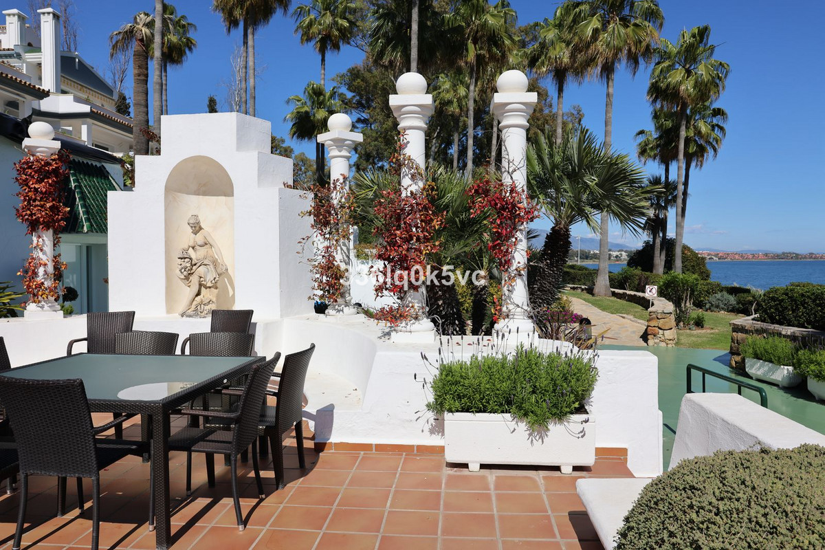5 Bedroom Villa for Sale in Estepona — view 10