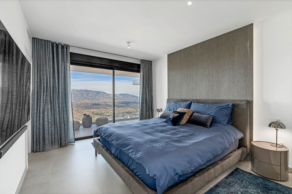 3 Bedroom Villa for Sale in Marbella — view 15