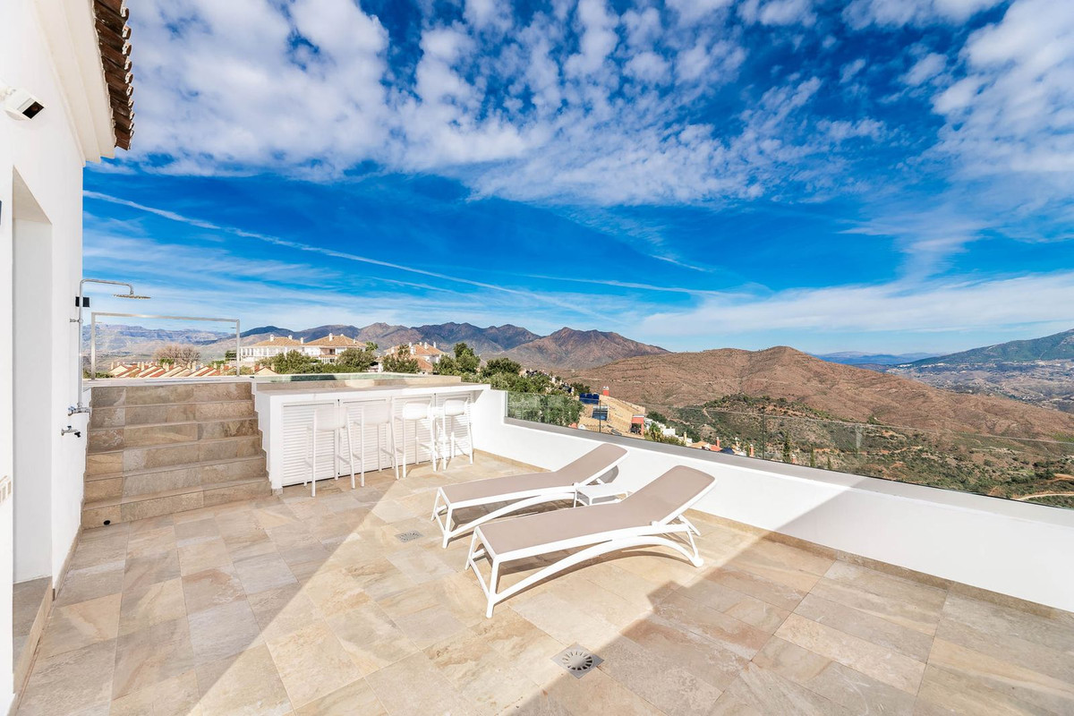 3 Bedroom Villa for Sale in Marbella — 4