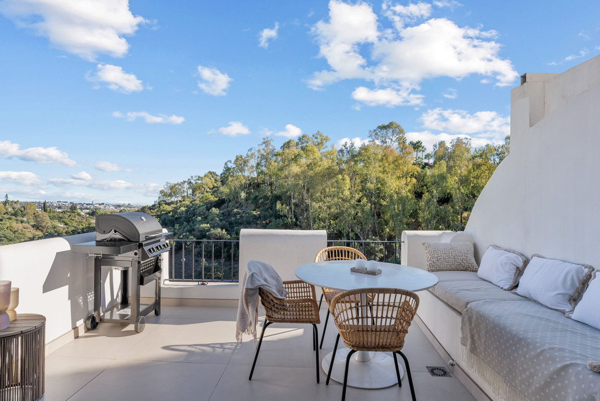 3 Bedroom Apartment for Sale in Benahavís