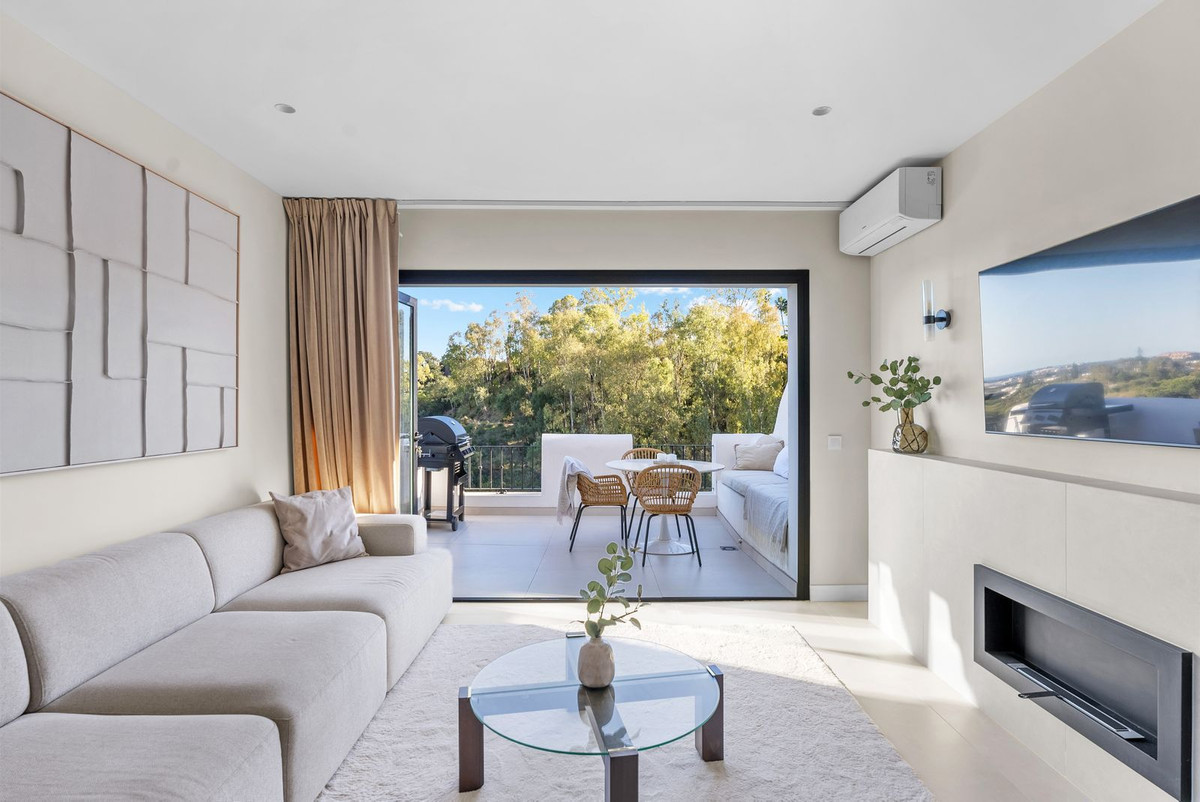 3 Bedroom Apartment for Sale in Benahavís — 2