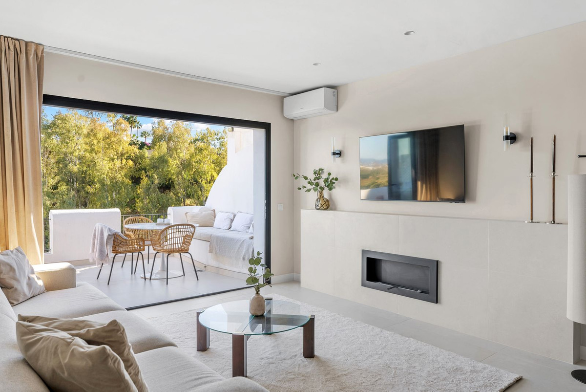 3 Bedroom Apartment for Sale in Benahavís — 3
