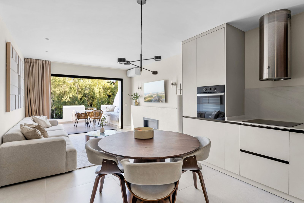 3 Bedroom Apartment for Sale in Benahavís — 7