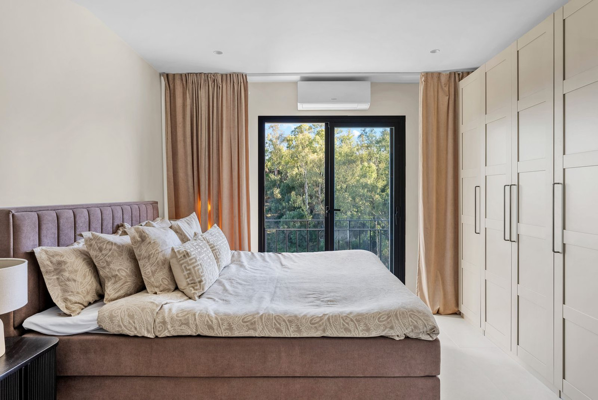 3 Bedroom Apartment for Sale in Benahavís — 9