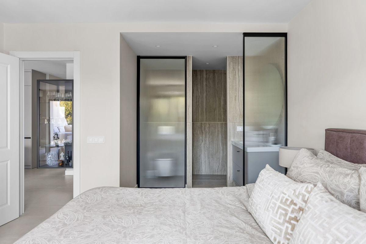 3 Bedroom Apartment for Sale in Benahavís — view 10
