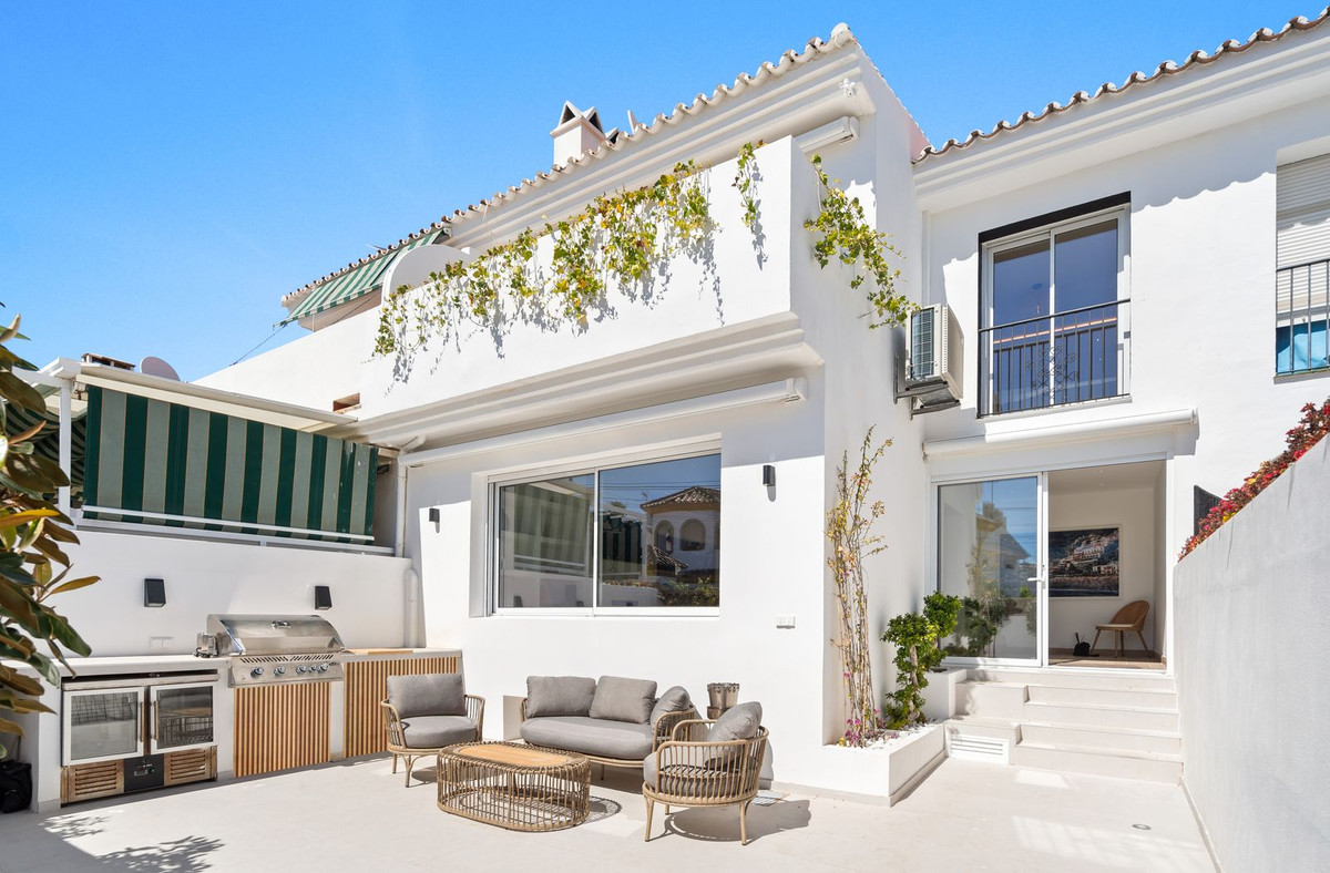 4 Bedroom Villa for Sale in San Pedro de Alcántara