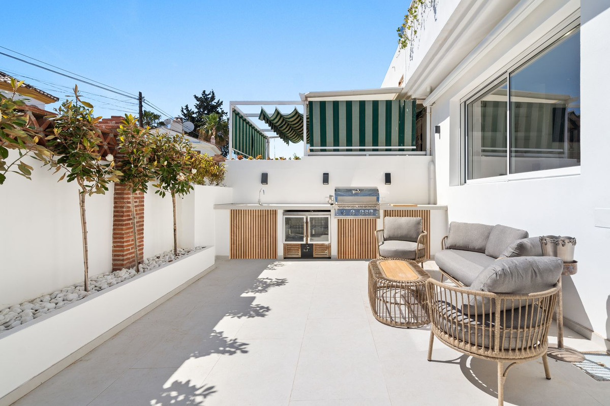4 Bedroom Villa for Sale in San Pedro de Alcántara — 2