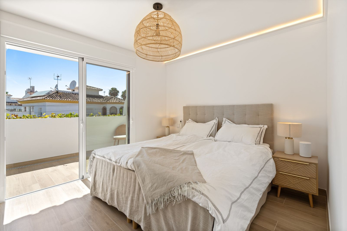 4 Bedroom Villa for Sale in San Pedro de Alcántara — view 11