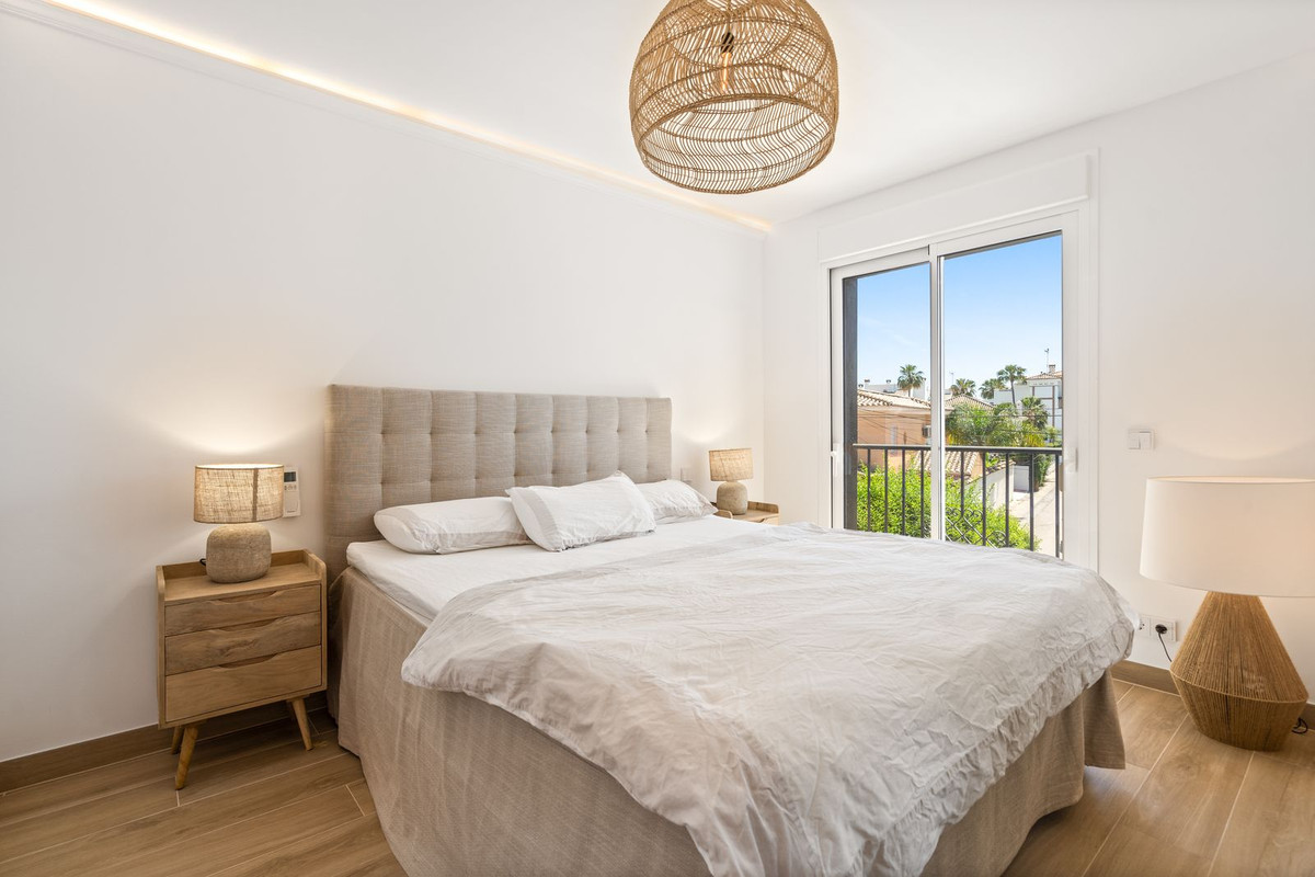 4 Bedroom Villa for Sale in San Pedro de Alcántara — view 12