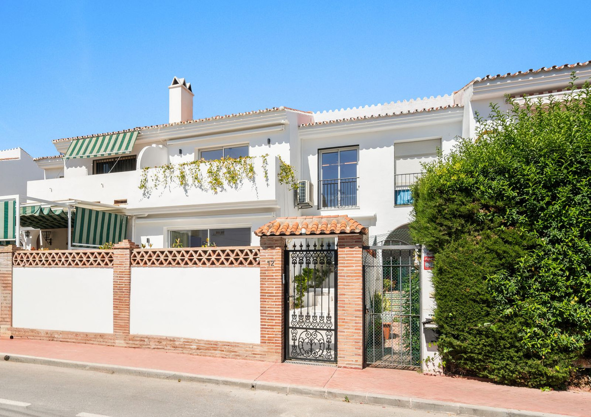 4 Bedroom Villa for Sale in San Pedro de Alcántara — view 17