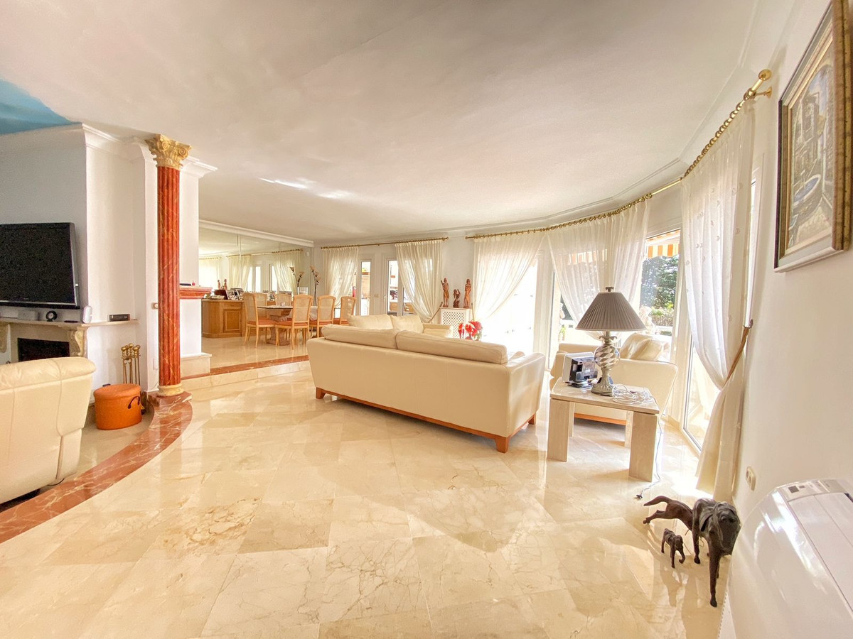 6 Bedroom Villa for Sale in Nagüeles — 3