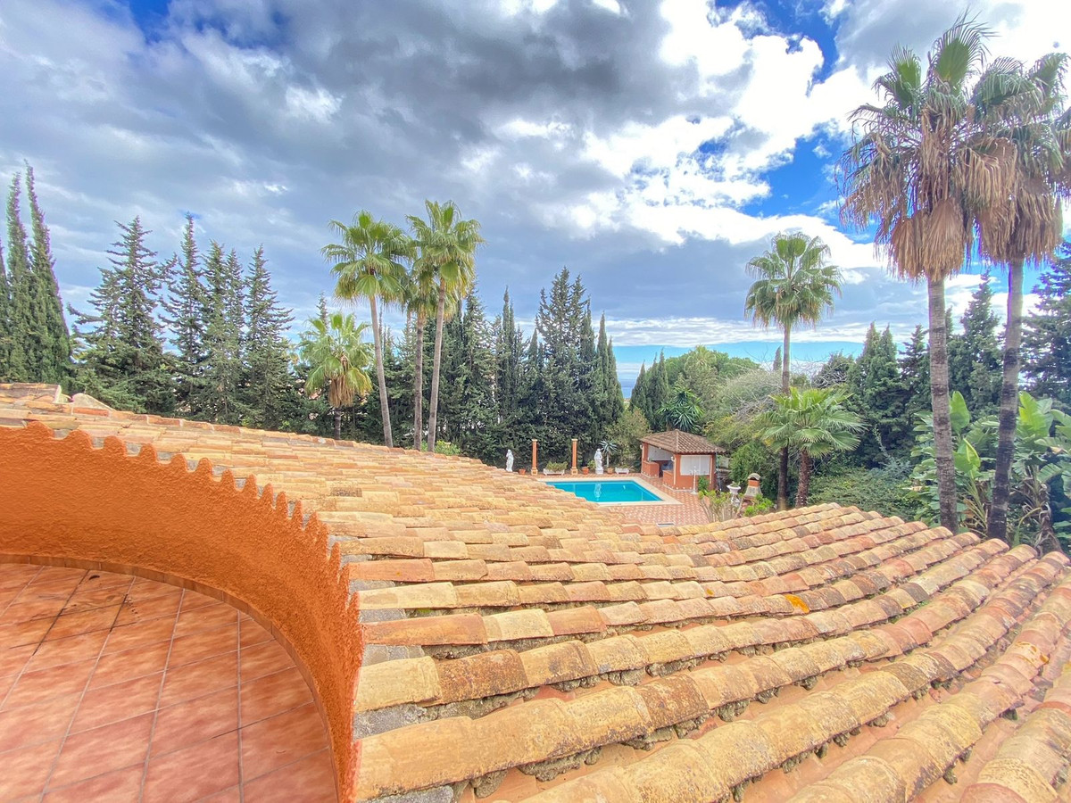 6 Bedroom Villa for Sale in Nagüeles — 6