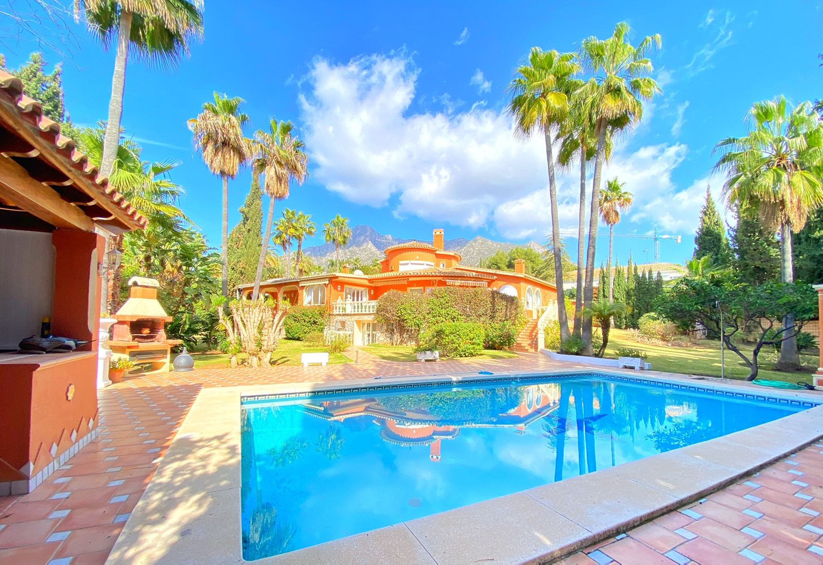 6 Bedroom Villa for Sale in Nagüeles — 9