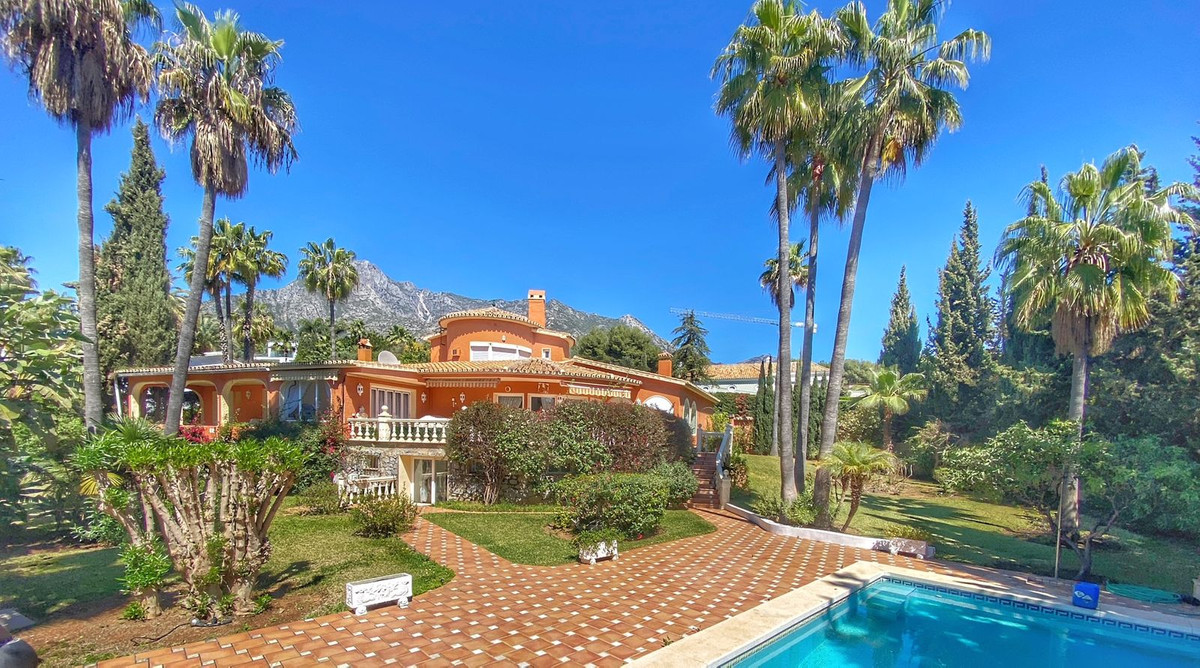 6 Bedroom Villa for Sale in Nagüeles — view 10