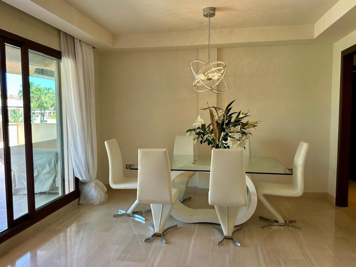 3 Bedroom Apartment for Sale in Nueva Andalucía — 2