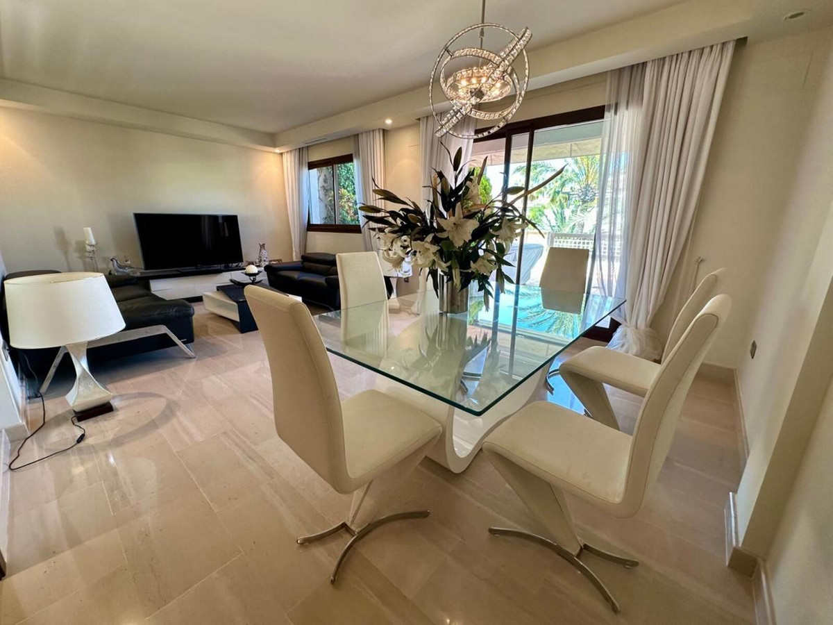 3 Bedroom Apartment for Sale in Nueva Andalucía — 3