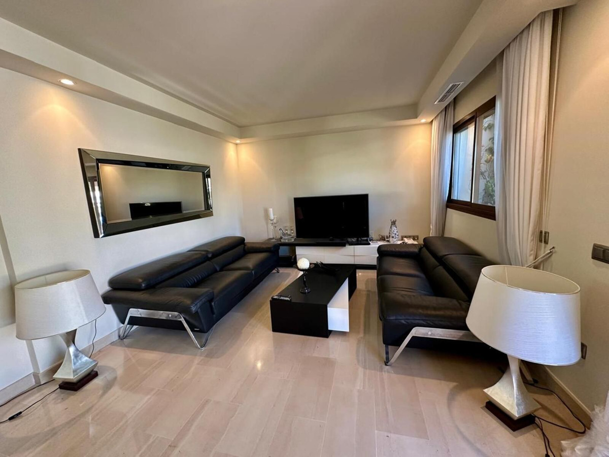3 Bedroom Apartment for Sale in Nueva Andalucía — 8