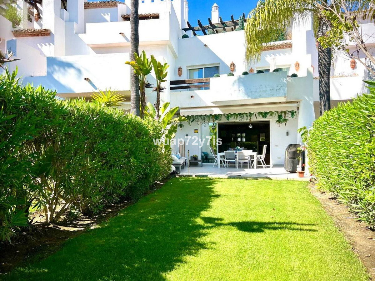 4 Bedroom Villa for Sale in Estepona