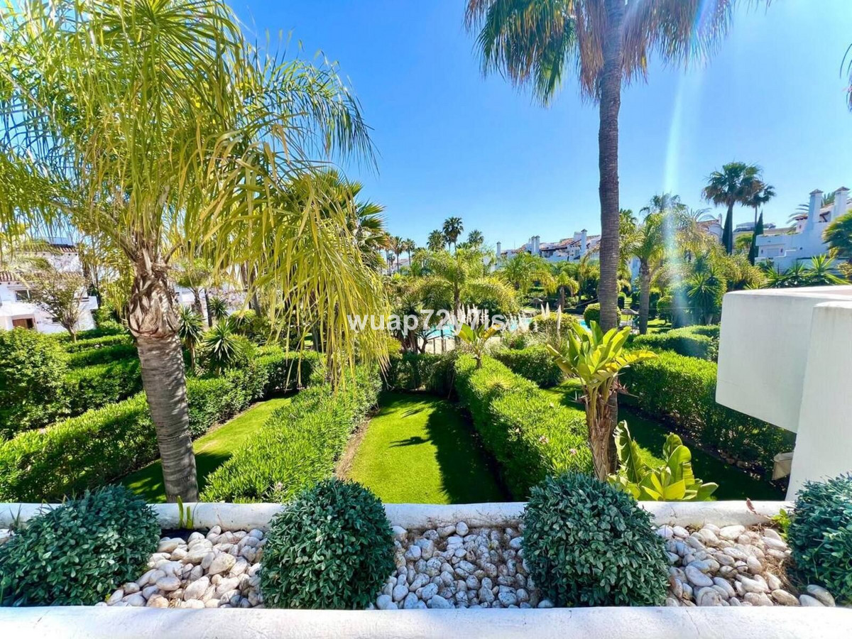 4 Bedroom Villa for Sale in Estepona — 2