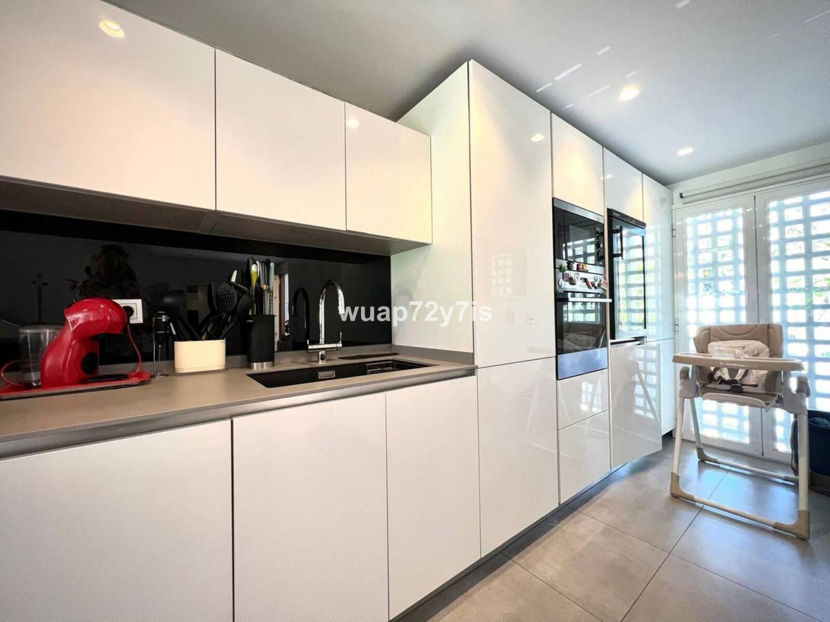 4 Bedroom Villa for Sale in Estepona — 4