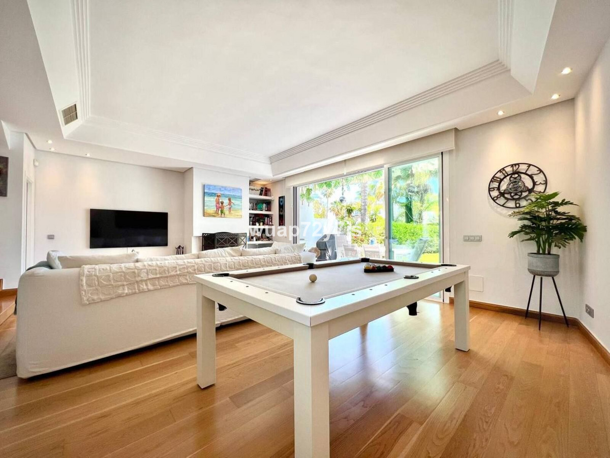 4 Bedroom Villa for Sale in Estepona — 6