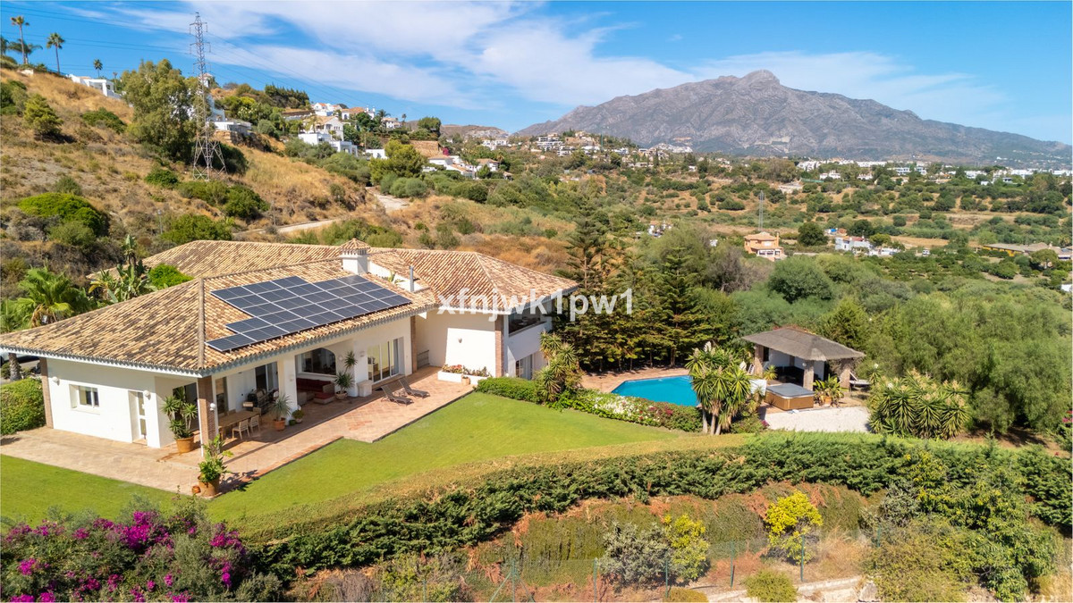 5 Bedroom Villa for Sale in Benahavís