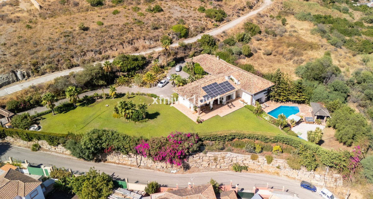 5 Bedroom Villa for Sale in Benahavís — 3
