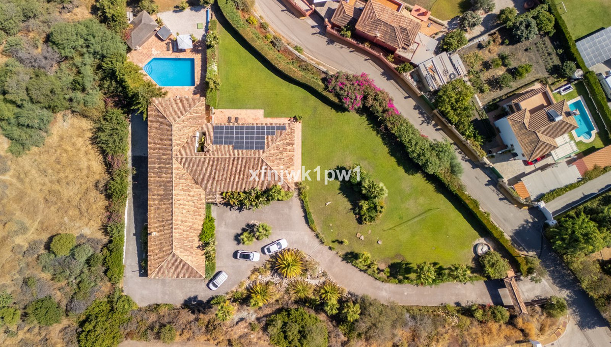 5 Bedroom Villa for Sale in Benahavís — 5