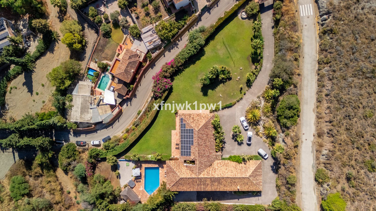 5 Bedroom Villa for Sale in Benahavís — view 10
