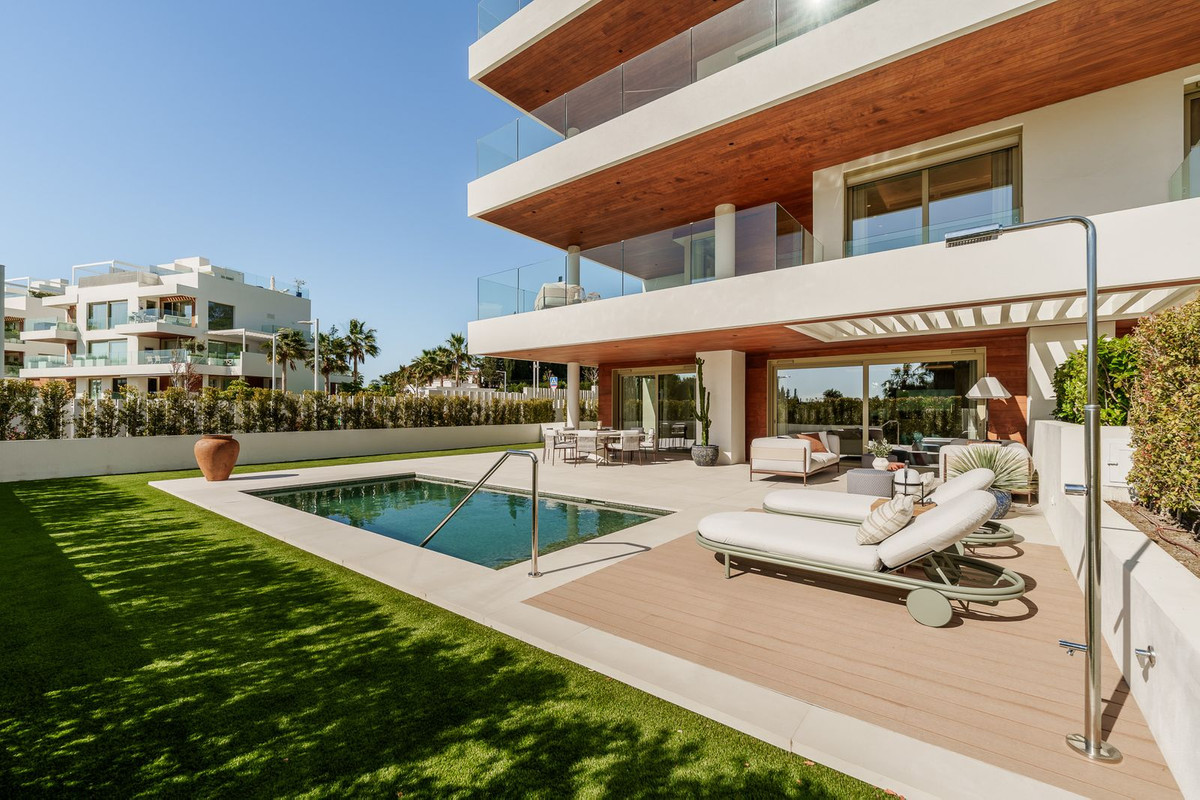 4 Bedroom Apartment for Sale in The Golden Mile — 4