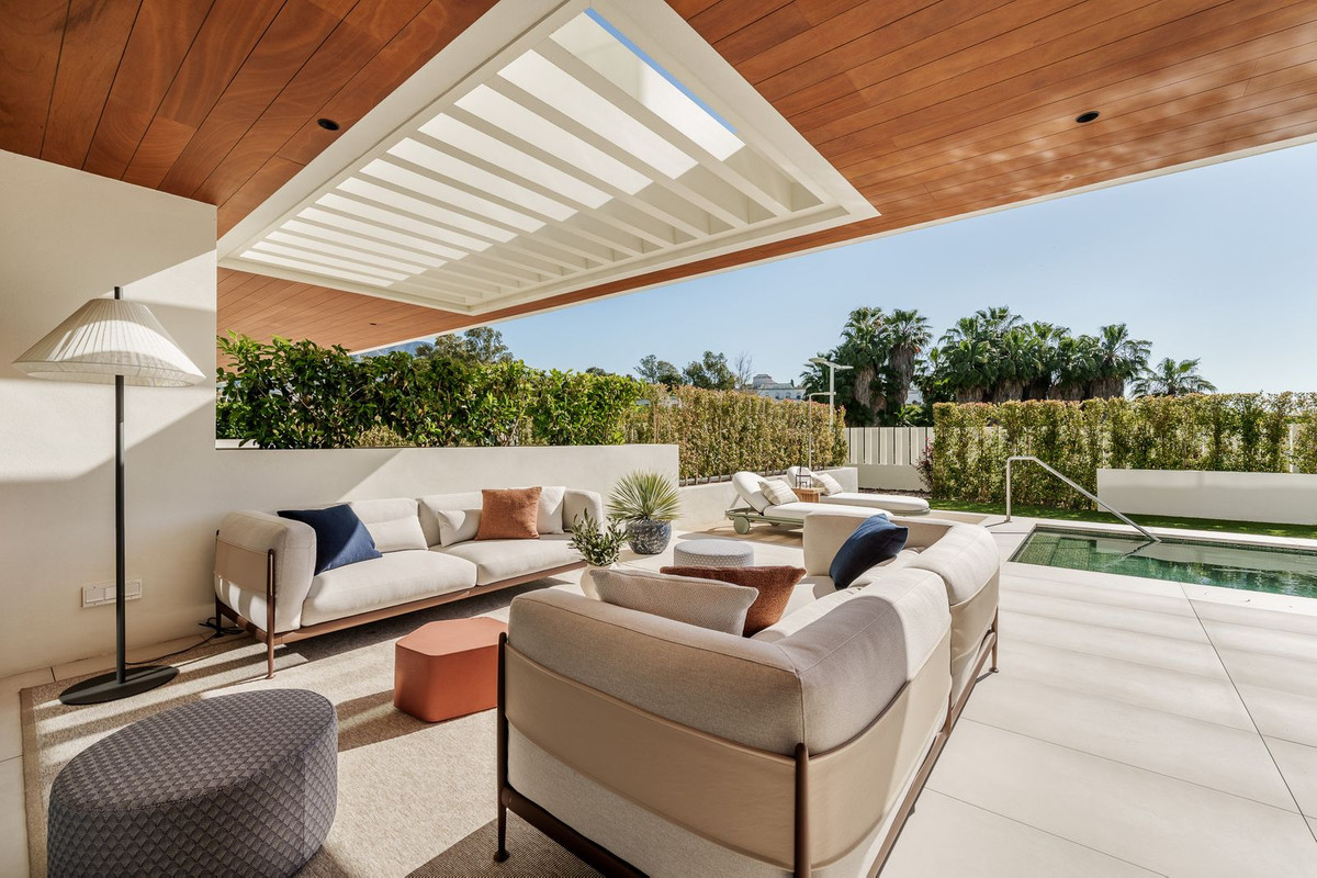 4 Bedroom Apartment for Sale in The Golden Mile — 5