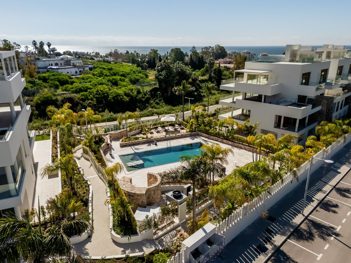 4 Bedroom Apartment for Sale in The Golden Mile — 8