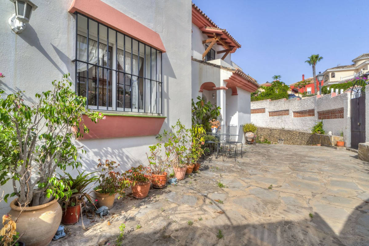 5 Bedroom Villa for Sale in Marbella — view 10