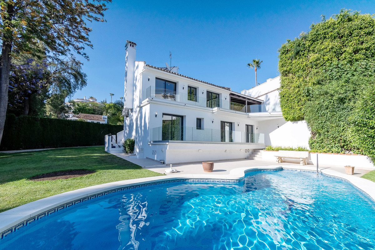 4 Bedroom Villa for Sale in Marbella — 2